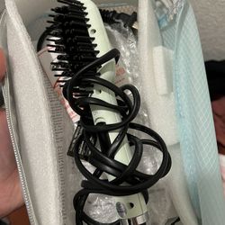 Mini Brush Straightener 