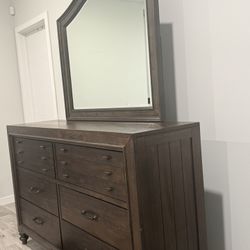 Dresser