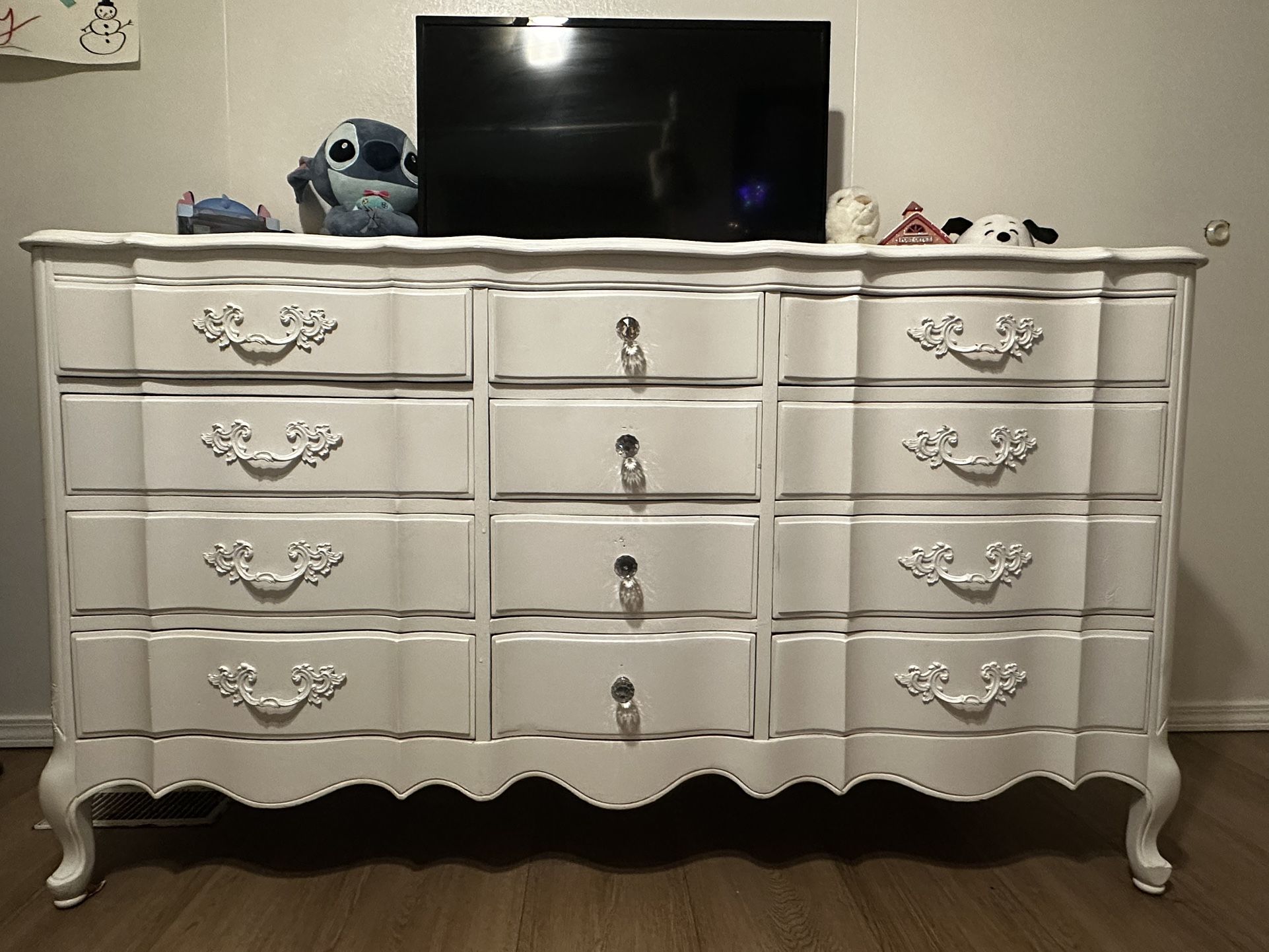 White Solid Wood Dresser