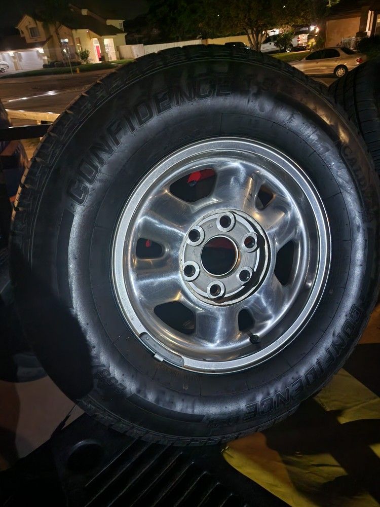 255/70/16. 5 Tires & 5 Wheels OBO