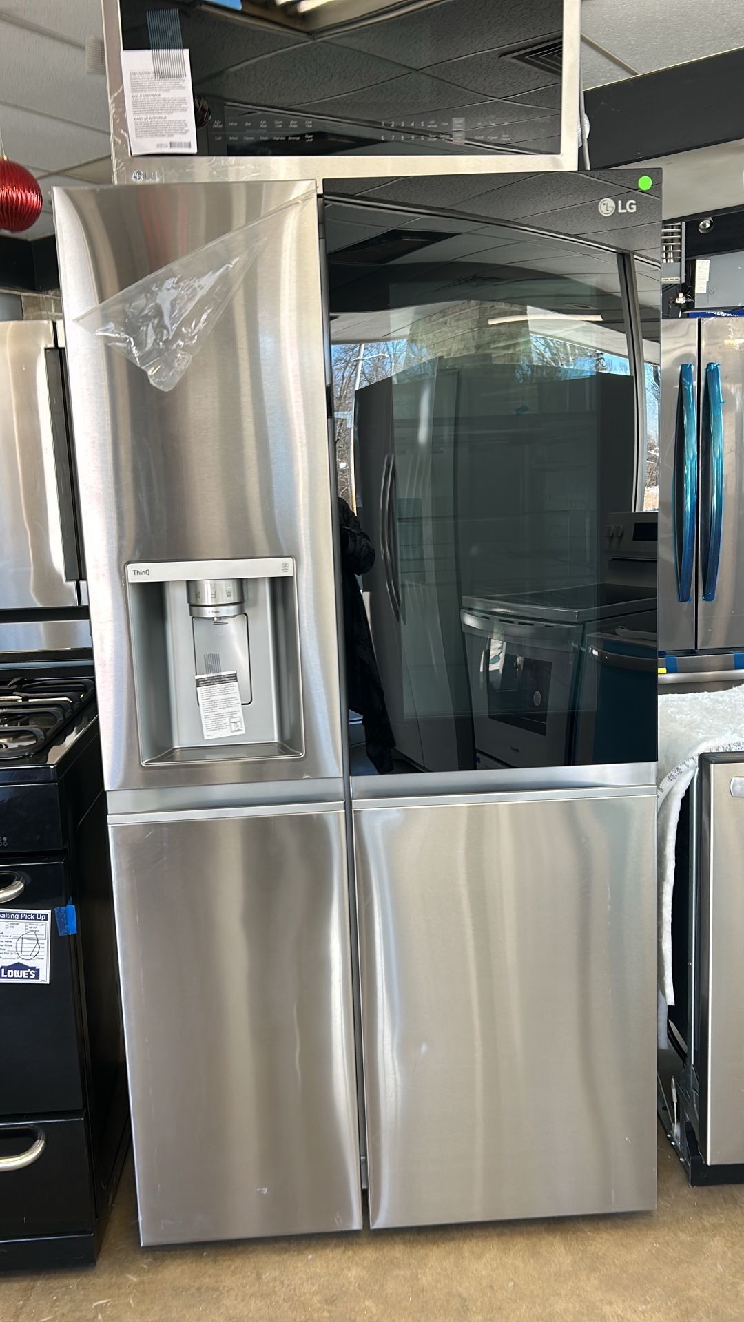 Scratch and dent new LG side-by-side refrigerator with crap ice $1199 with warranty