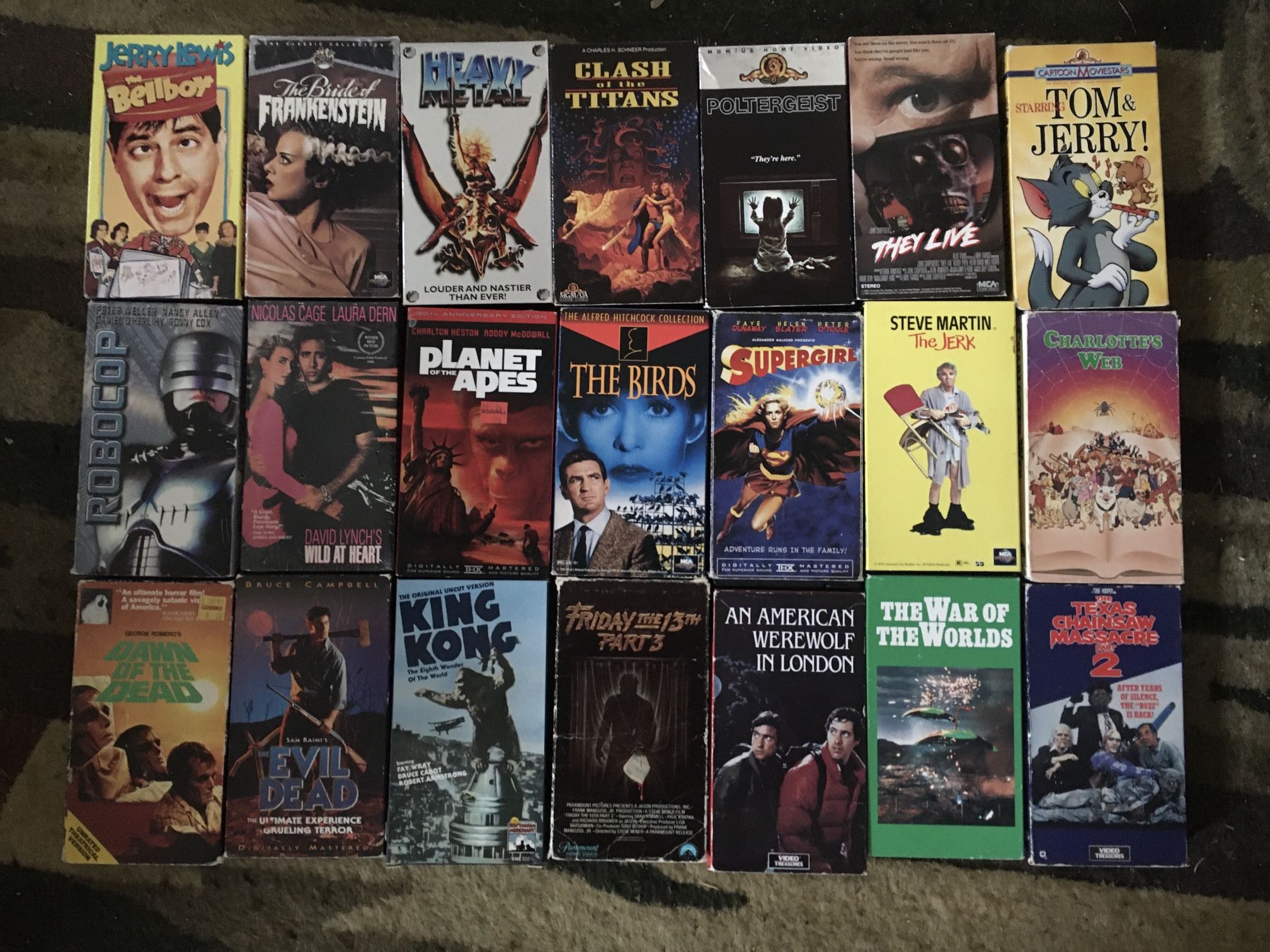 Lot Of 21 VHS Horror And Sci-fi Movies