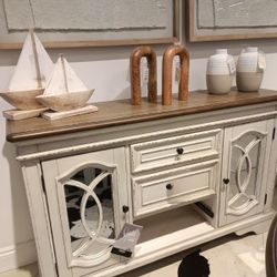 Realyn Chipped White Dining Server
Ashley Furniture$10 Down Payment And Financing Available