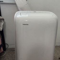Toshiba Portable Air Conditioner with Kit - Aire Acondicionado Portátil Toshiba con Control