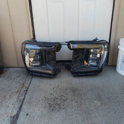 2021-2024 GMC YUKON Head lights OEM 