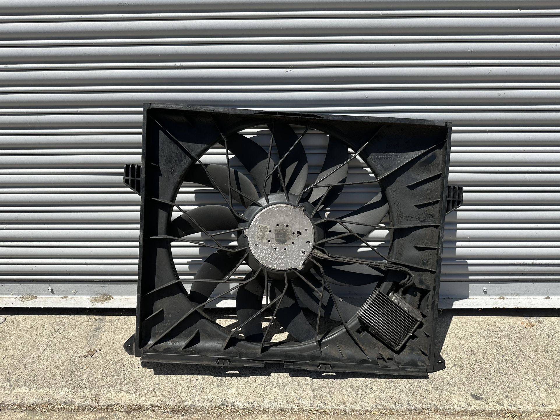 2006-2012 Mercedes GL350 GL450 GL550 Radiator Fan Assembly