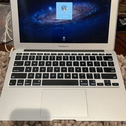 2011 Macbook Air 11 Inch AMAZING CONDITION 