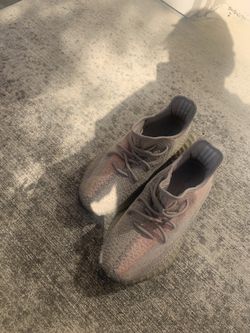 Yeezy Boost 350 v2 Sand(size 9)( brown)