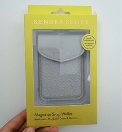 Kendra Scott Magnetic Snap Wallet for MagSafe