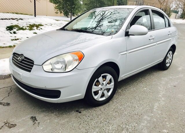 $900 is the down payment " 2009 HYUNDAI ACCENT/4dr / cold AC / aux