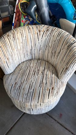 Modern Accent Barrel Chair – Comfortable & Stylish
