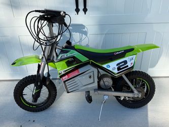 RAZOR SX125 12V(100W) MCGRATH DIRT ELECTRIC BIKE 12.5" WHEELS Excellent condition. Long batt life