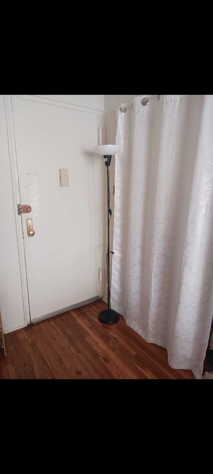 Ikea floor lamp New with energy bulb.
High quality lamp.
I disassembled to carry in a bag.
Only 6 dollars.
Incredible deal