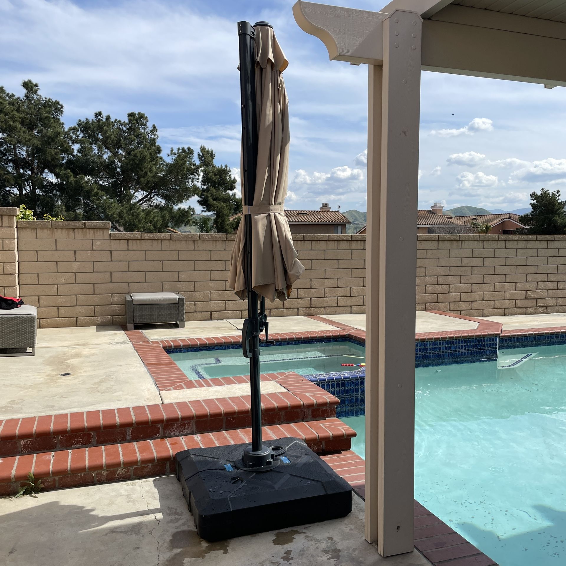 10 ft octagonal cantilever patio umbrella Blue Wave Captiva 10-ft - Navy in solar LED lights illuminate your evenings with a warm glow New 10 FT octagon-shaped cantilever