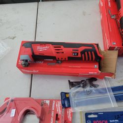 MILWAUKE M12 MULTITOOL