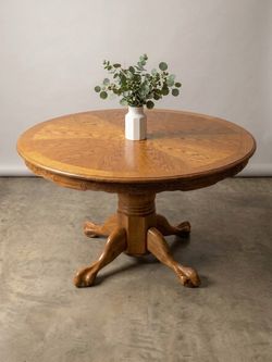 Classic Oak Round Dining Table | Carved Edge & Claw Feet