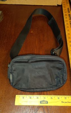Lululemon fannypack