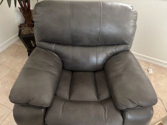 Gray power recliner! Light, USB port!