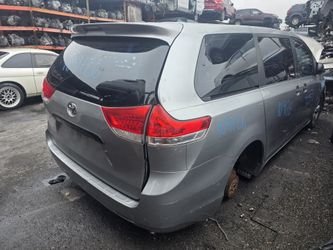 2011 Toyota Sienna for Parts