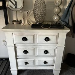 White mini dresser
