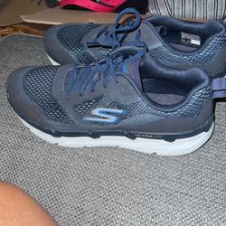 Sketchers mens size10  practically new 