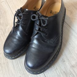 Dr. Martens 