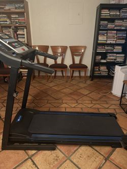 Xterra Inclining Pulse Reading Treadmill