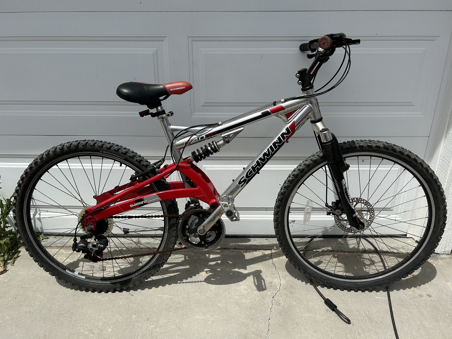 Schwinn S40 DSX Shimano Mountain Bike