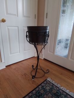 standing bucket/pot