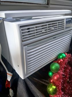 Haier window unit Air Conditioner BTU 8000'00 with remote control will plug it in to show you it works