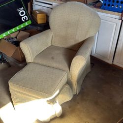 Free Rocking Glider And Ottoman 