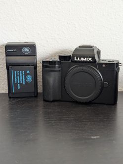Panasonic Lumix DC-G100 Camera Body