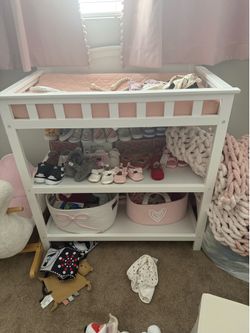 Baby changing table and changing pad