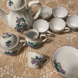 Rare Sankyo 17 Piece coffee/ tea Set wind up music box