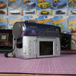 Sony DCR-DVD100 Handycam Camcorder + Battery/Tape/Charger