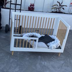 Baby Crib And Diaper Changer 