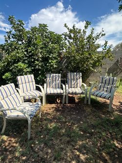 5 patio chairs with cushions