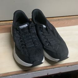 Skechers cozy fit men’s shoes   Size 11 us  used but in good condition