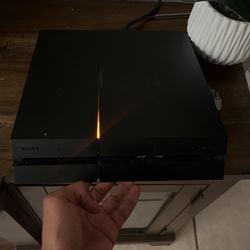PLAYSTATION 4
