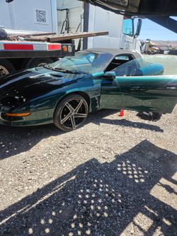 Chevy camaroe V8 Z28 Green