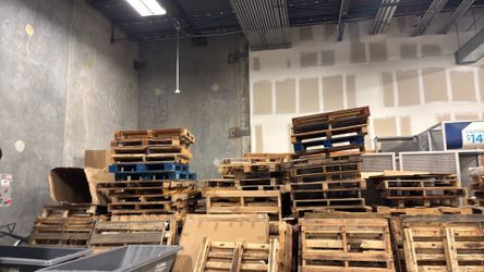 Free wood pallets