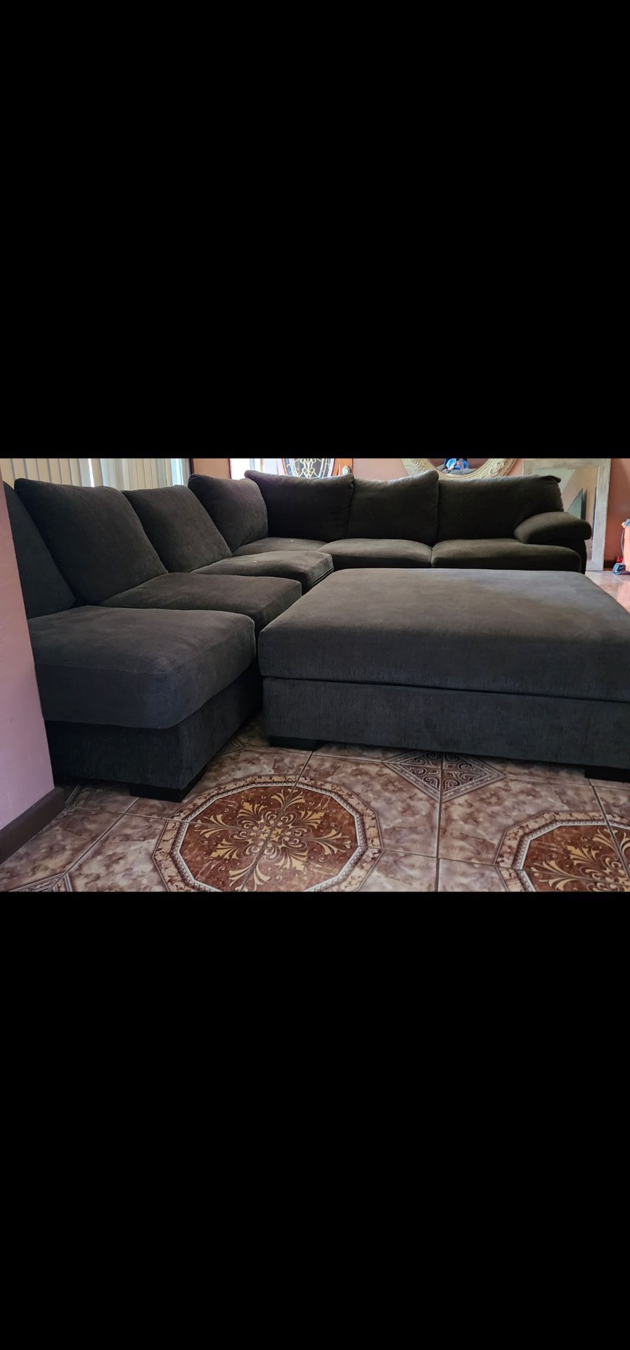 Living Room Set w/ ottoman