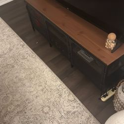 Entertainment center