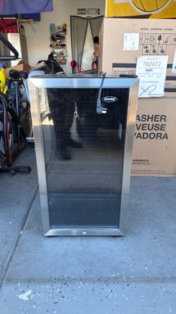 DANBY MINI FRIDGE/COOLER