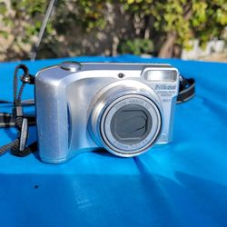 Nikon Coolpix 4800 Digital Camera 