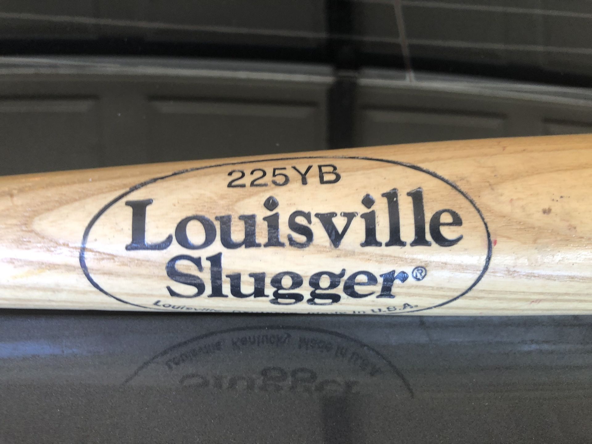 Louisville Slugger Ash Wood Youth Baseball Bat: MLB225YB