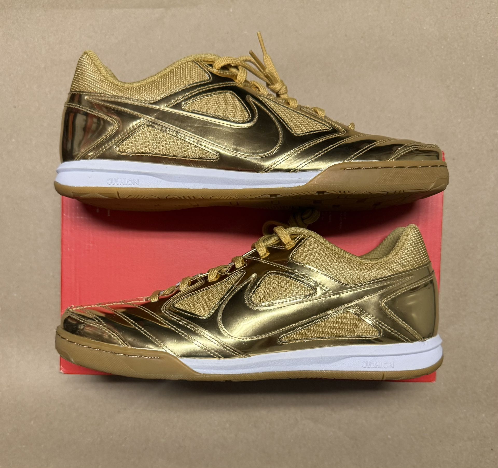 Nike Gato LV8 Indoor Soccer Gold Men’s size 11 shoes Rare NEW!