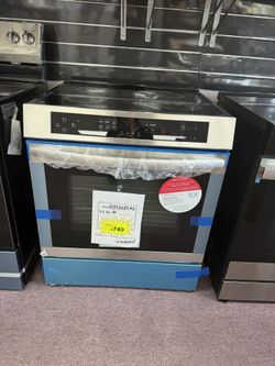 Induction 30’ Electric Stove With Convection 5.3 Cb Ft Frigidaire New 