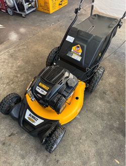 DEWALT 21 in. 163cc Briggs and Stratton 725Exi Engine Rear Wheel Drive 3-in-1 Gas Self Propelled Wal