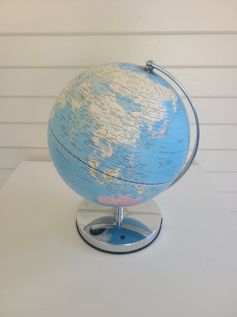 Wild & wolf light up Globe